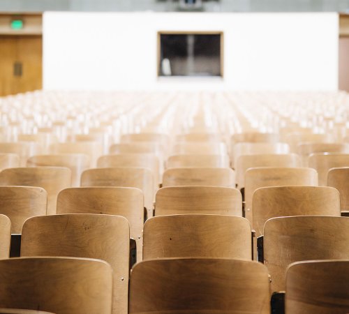 Can I study in English at the University of Barcelona?
